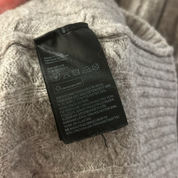 H&M Oversized Cable Cardigan Sweater - Picture 5 of 5